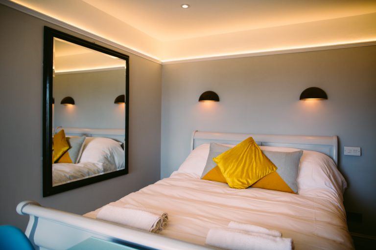 Room 4 bed and mirror